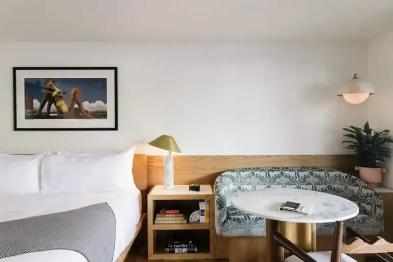 Best Suite Hotels for Digital Nomads: Definitive Guide & Analysis